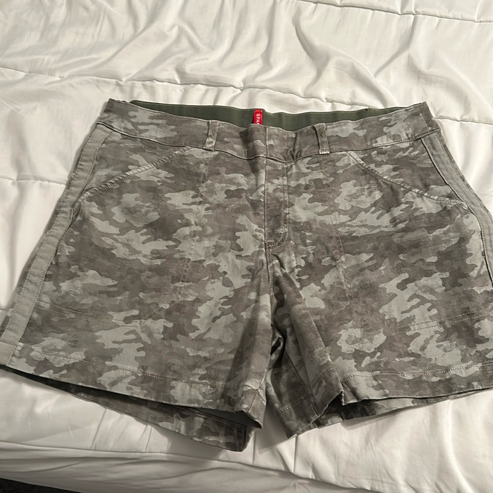 Spanx stretch twill shorts 6 in size XL